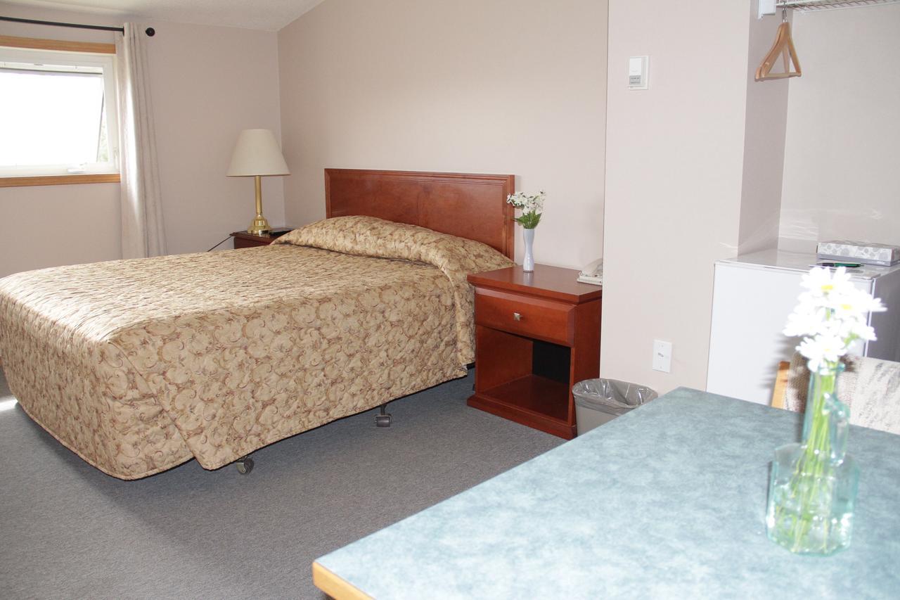 Garden Court Motel Manning Екстер'єр фото