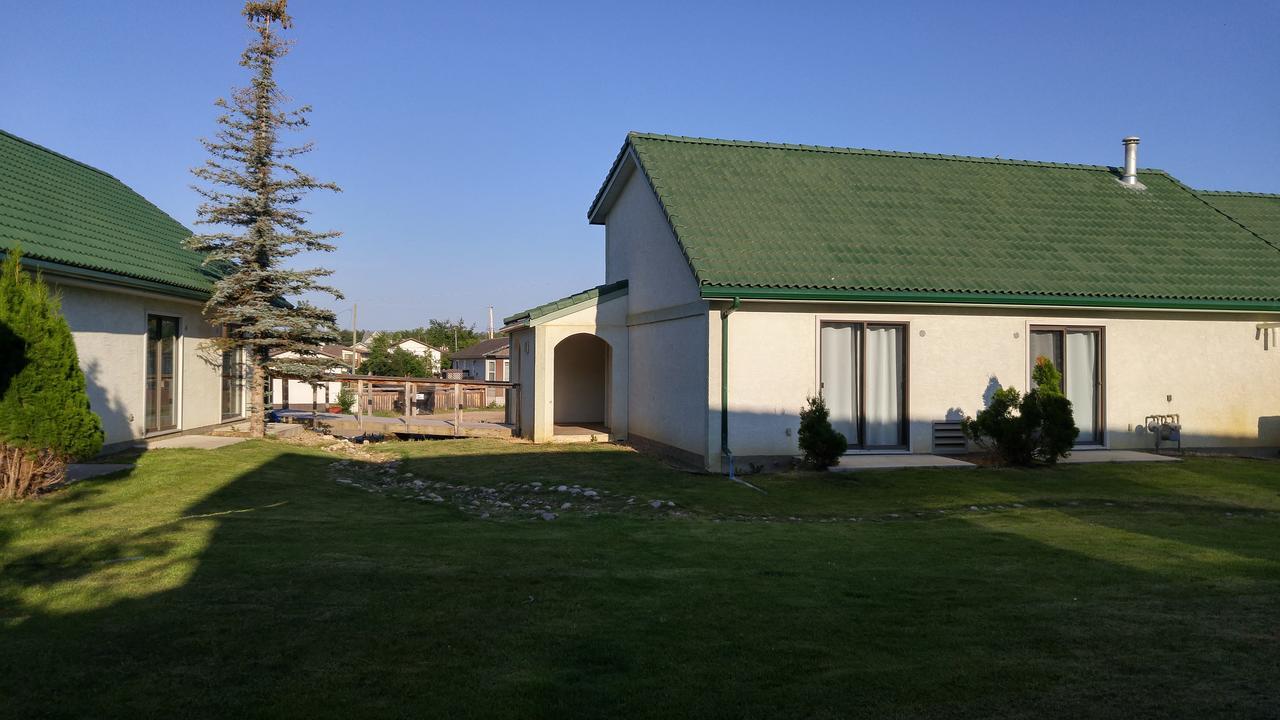 Garden Court Motel Manning Екстер'єр фото